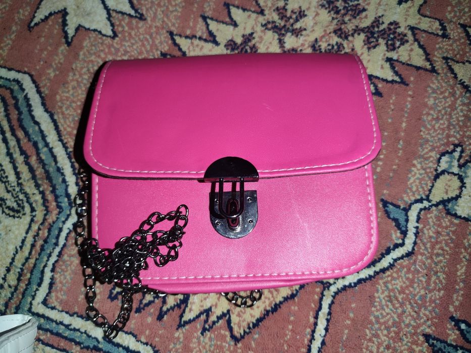 Запазени дамски чанти