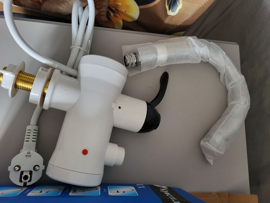 Электрический водяной кран