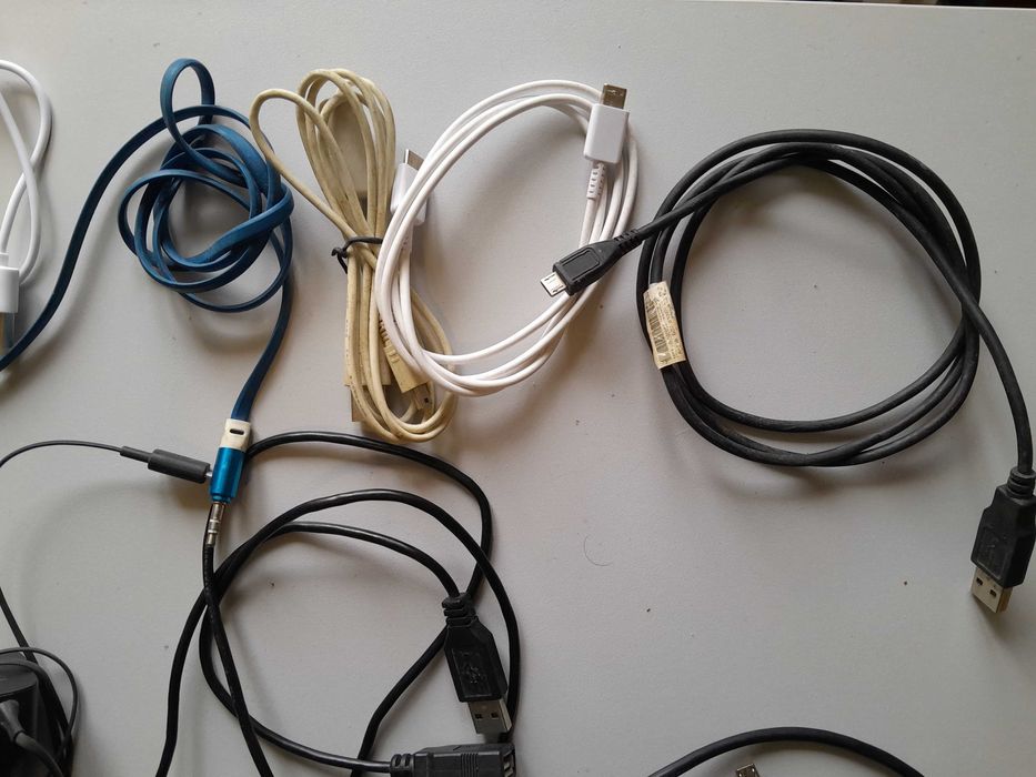 Cabluri diverse - prelungitoare, incarcatoare, cabluri PC, audio