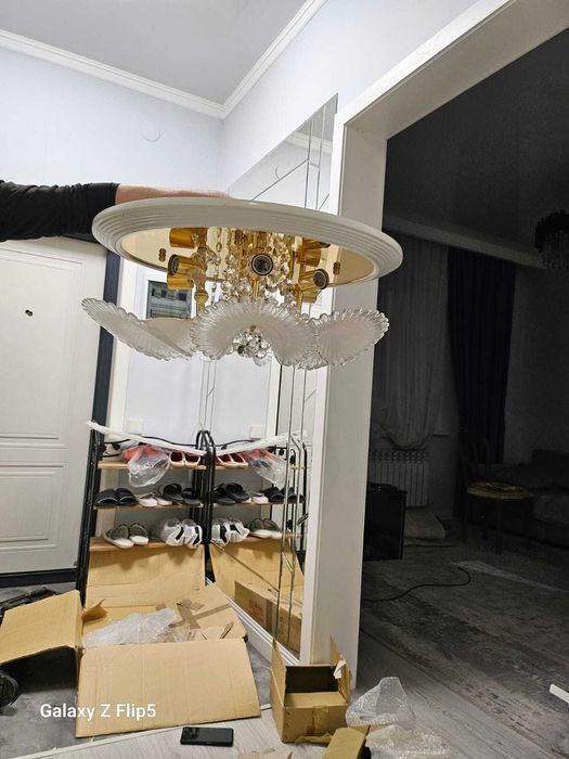 Продается новая люстра