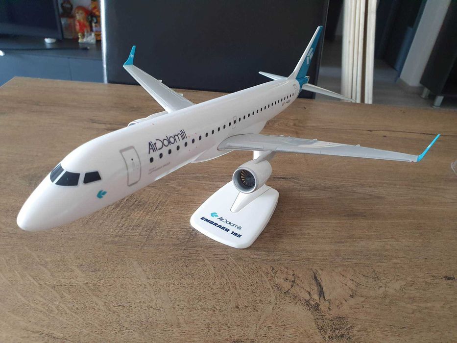 Macheta avion Air Dolomiti Embraer | Decoratie | Perfect pt cadou