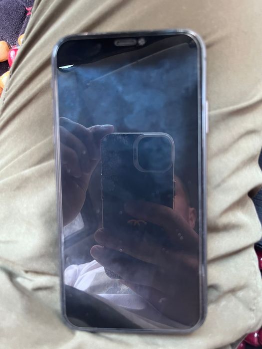 Айфон 11.  128гб срочно акб 77