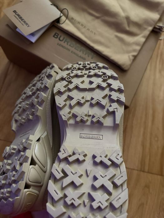 Оригинални сникърси / обувки Burberry