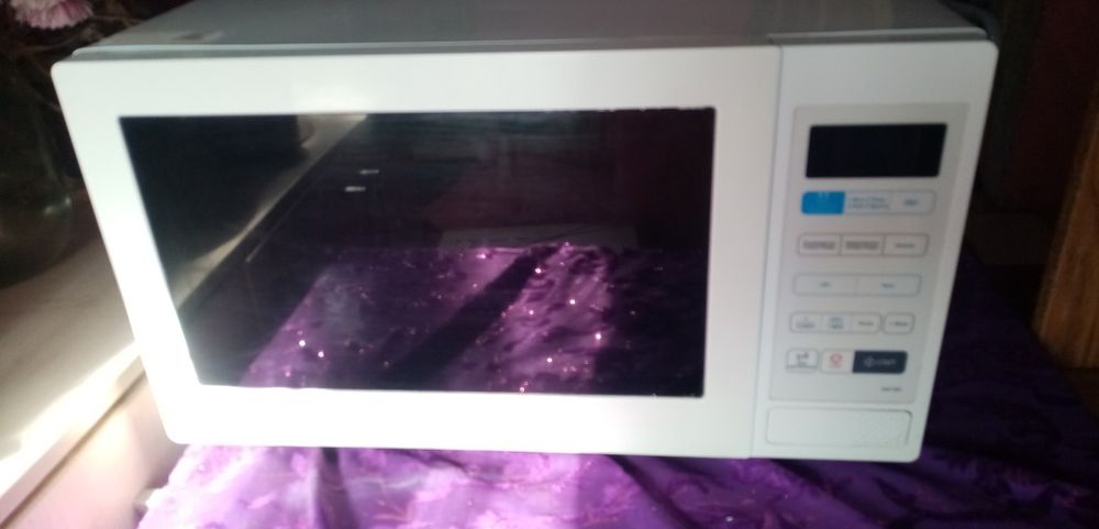 Продаю микроволновую печь бу