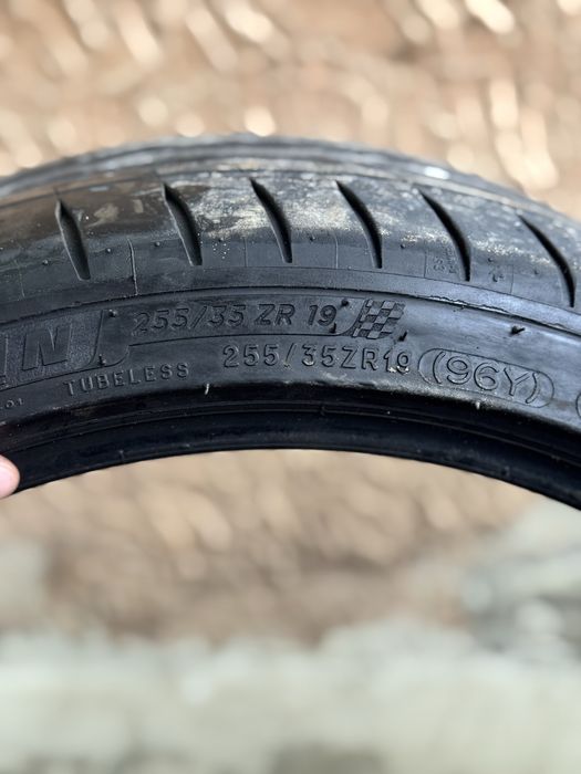 Michelin Pilot Sport 4 255/35 R19