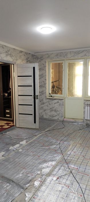 Чирчик, 4м/н 24дом,4этаж, 2х ком, 33000у.е