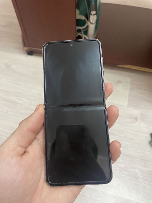 Galaxy Z Flip4 продам