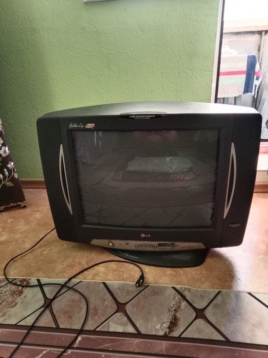 Телевизор рабочий на продажу можно на дачу работает