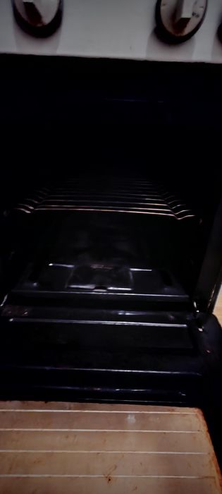 Aragaz gaze naturale cu cuptor