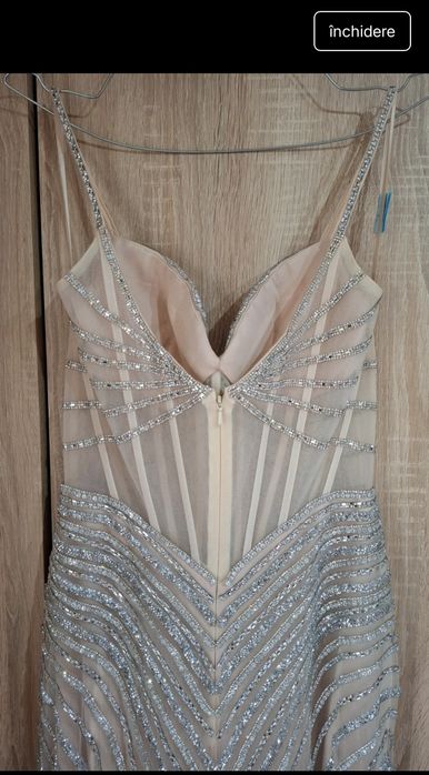 Rochie lungă elegantă  cu trenă mărimea M negociabil