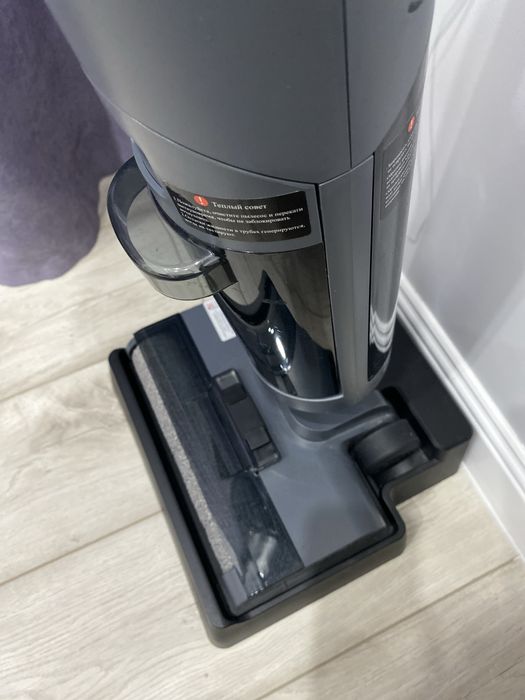 Вертикальный пылесос LeBot