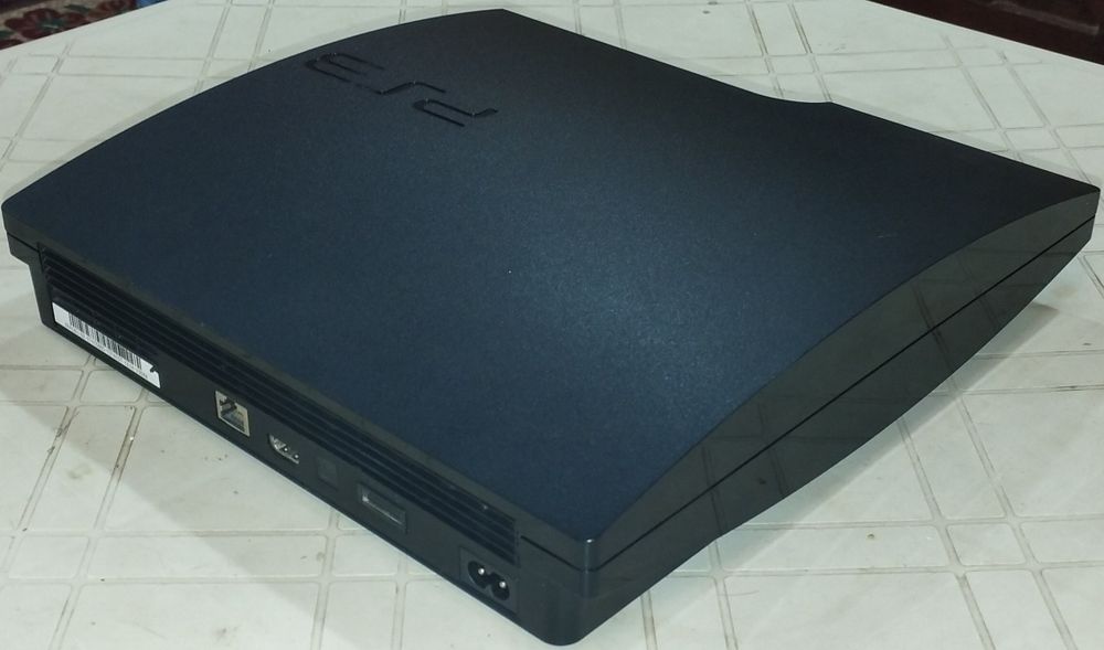 PS3 holati ideal. 4ta Joystick, 2 ta zaryadka kabeli bn.
Narxini keli