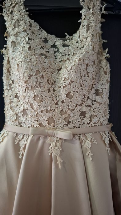 Платье б/у. Состояние отличное.