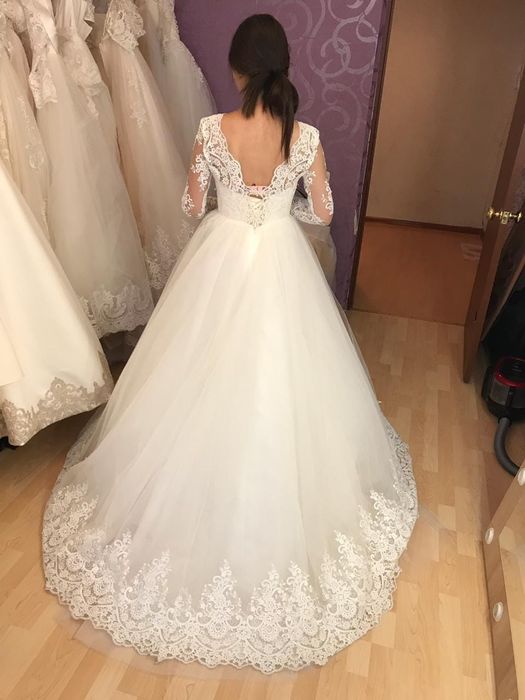 Той көйлегі сатылады!