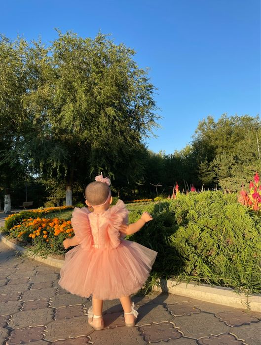 Розовое пышное платье для девочек