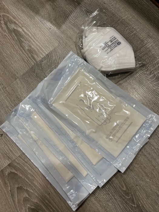 ПРОДАВАМ комплект консумативи за маникюр (без лакове)