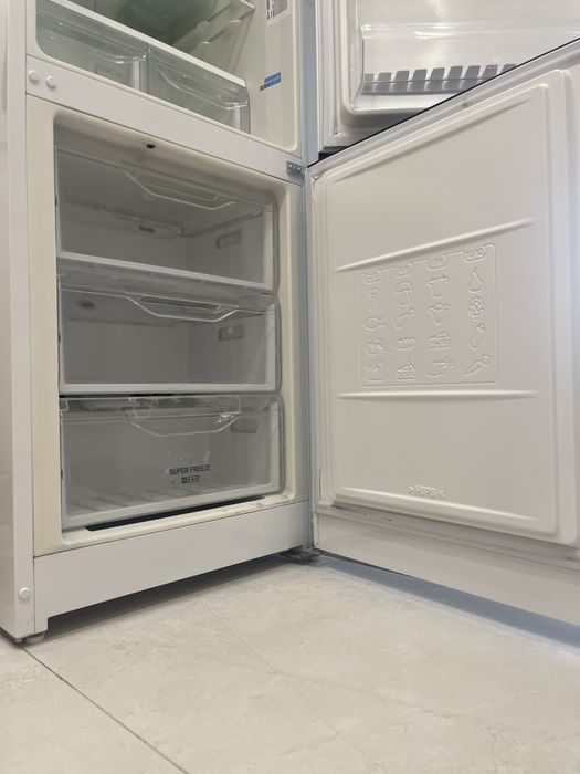 Indesit холодильник