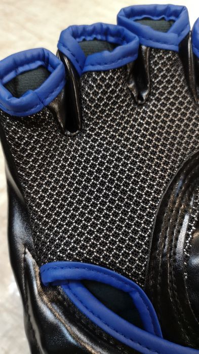 Manusi MMA pentru adulti