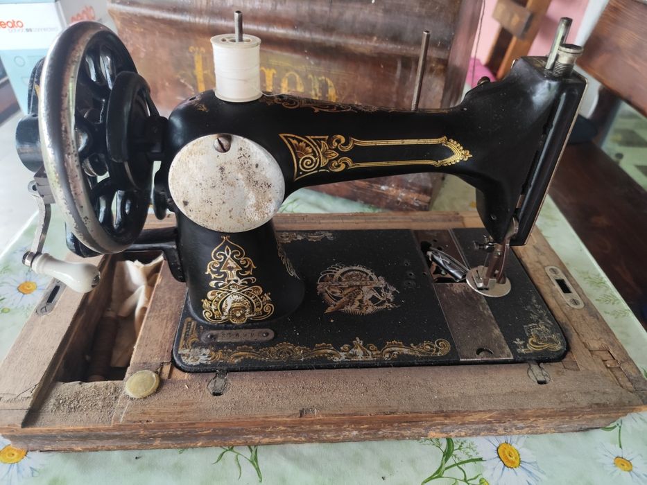 Шевна машина кохлер в работещо състояние здрав сандък с работещ ключ