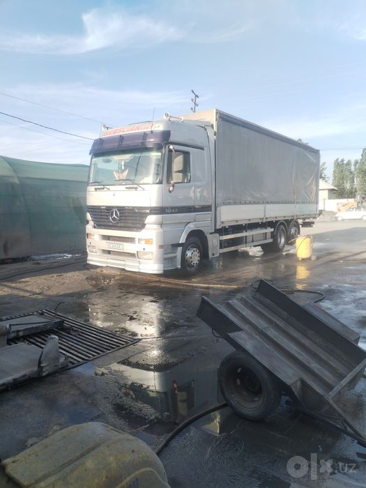 Мерседес актрос 2002г
