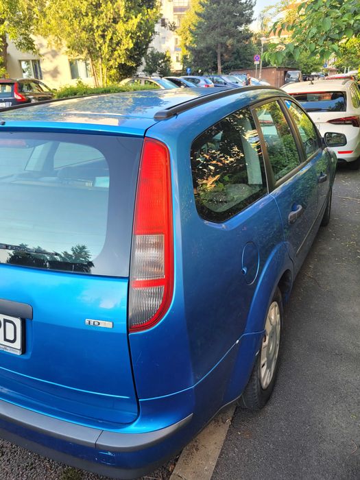 Vând Ford Focus 2, diesel, an2006, itp valabil Iulie 2026,functional,AC,geamuri electrice față, cutie viteze manuală. Preț 1300 euro. Tel. 0728171868.