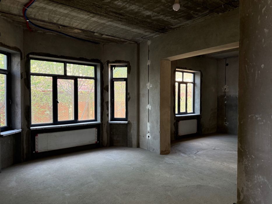 Срочно,Угловой дом 6 соток, отличная локация High Town