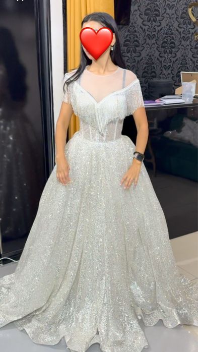 Продам шикарное платье