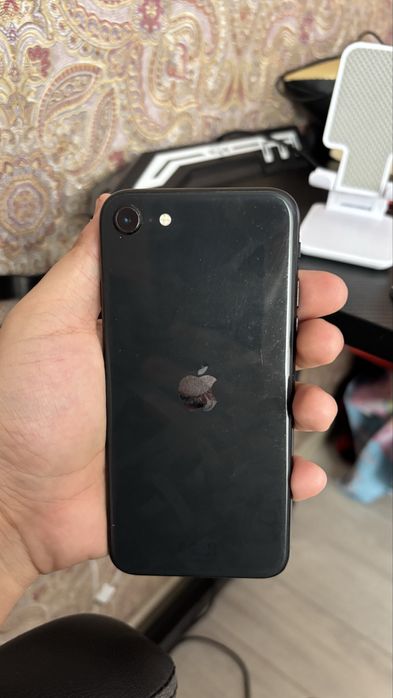Iphone SE 2020 года в хорошем состояние
