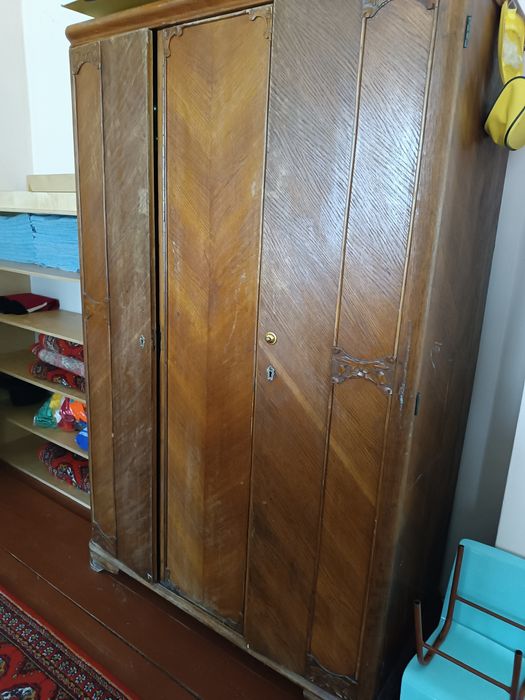 Продается шкаф дубовый в хорошем состоянии