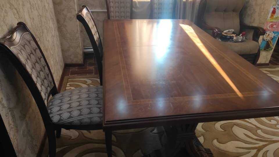 Комлект стол и 12 стульев для гостиной