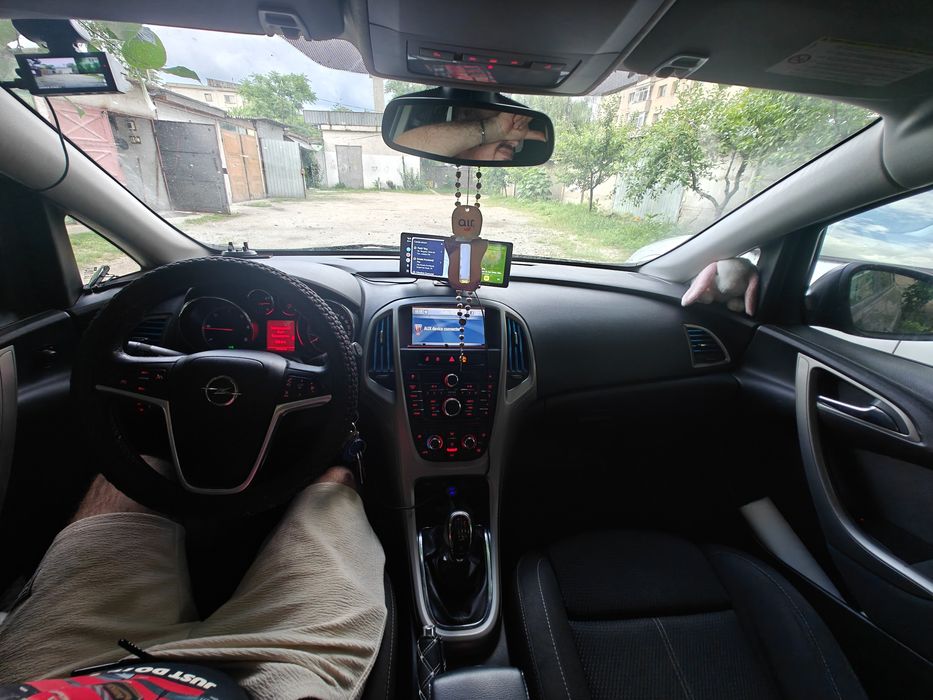 Vând Opel Astra J sport tourer 1.7  2011