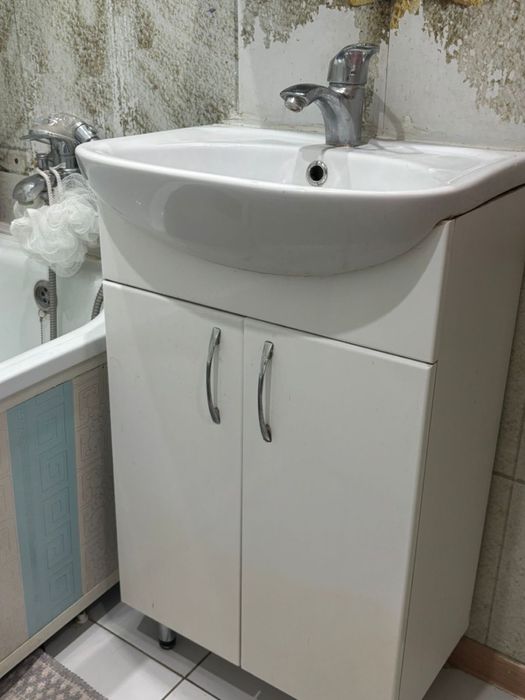 Раковина с тумбой