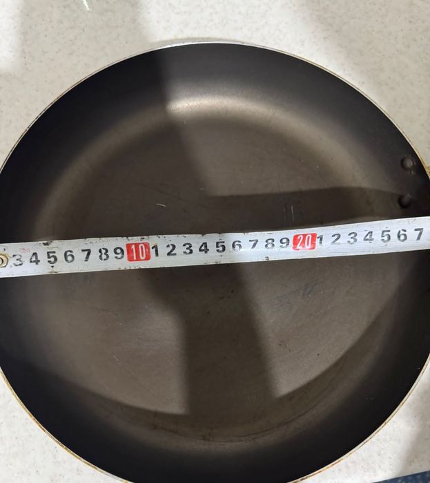 Продам сковородку 28 см