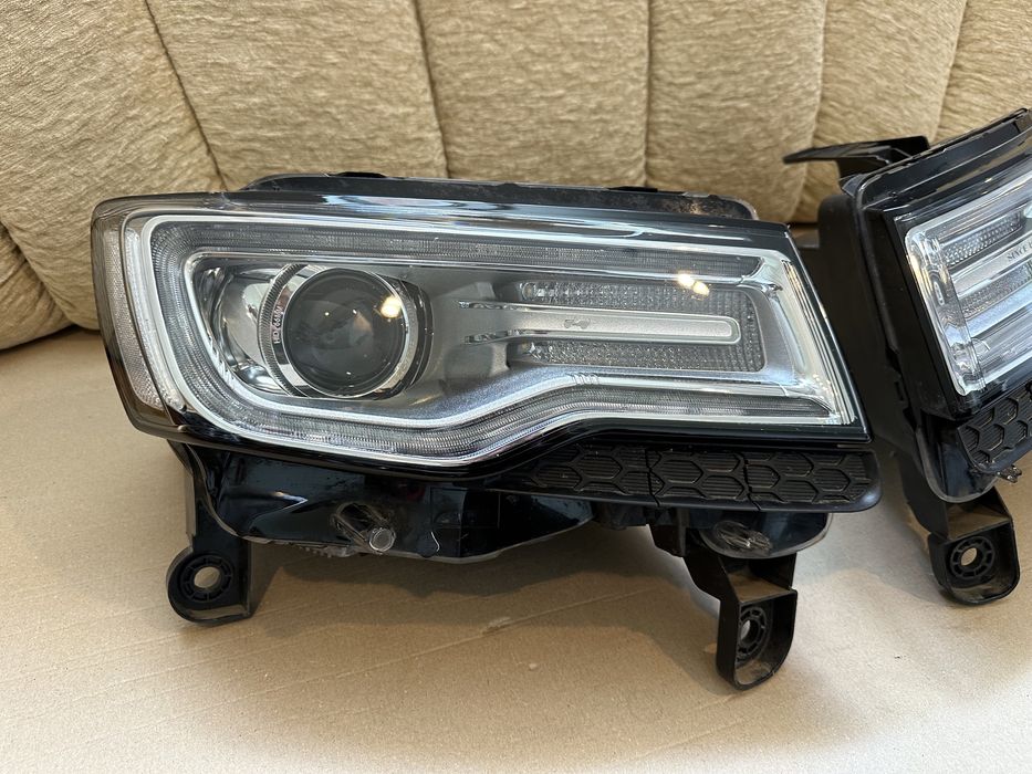 Faruri, Far stanga / Far dreapta Jeep Grand Cherokee 2014-2021