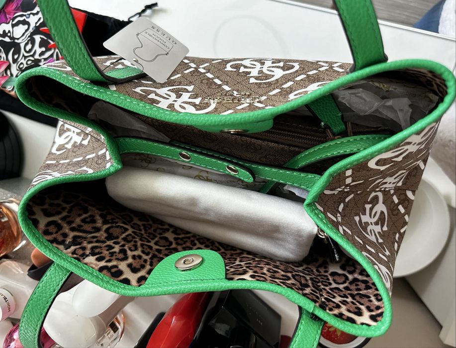 Чанта с несесер Guess, нова с етикети (liujo,kochino,kors)