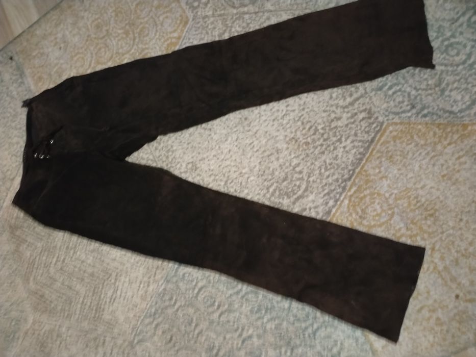 Pantaloni piele întoarsă maro, Sisley super în tendințe toamna aceasta, stare f bună mari. Ea s