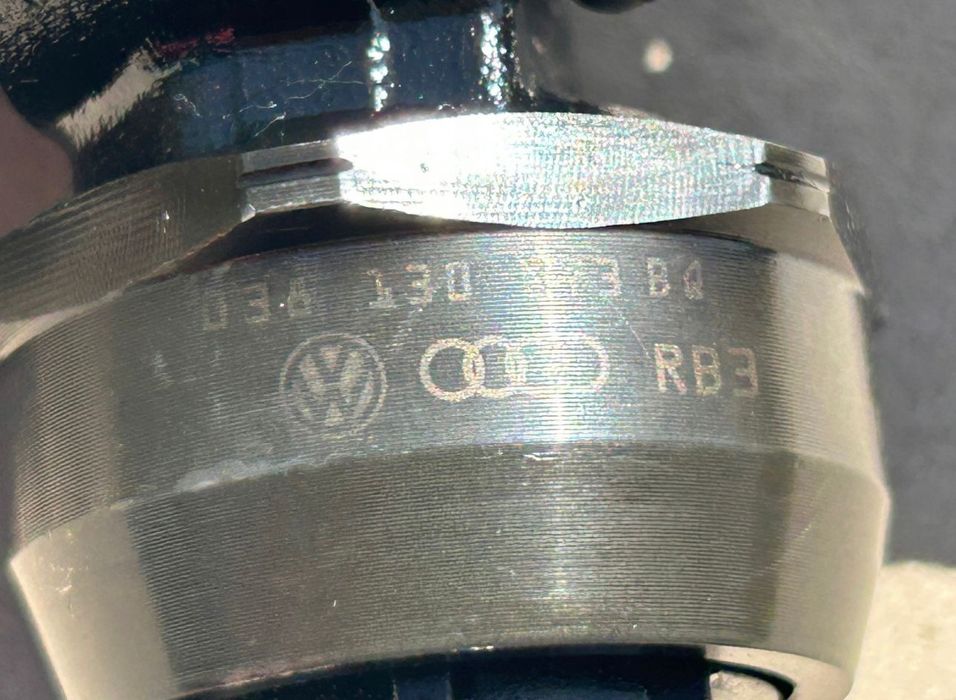 Injector VW Eos 2.0 TDI cod 038130073BQ