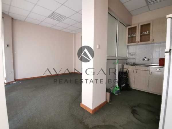 Продава се Четиристаен апартамент в Пловдив, Кършияка - 190 кв.м за 781 €/кв.м - Снимка #10