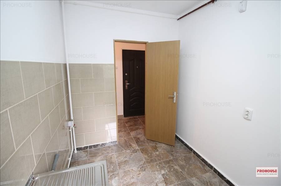 Proprietar ofer spre închiriere apartament 2 camere semi-decomandat