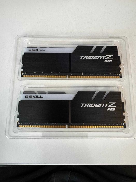 Memorie RAM 32GB DDR4 - 3600MHz CL16 - G.Skill Trident Z RGB (2x16GB) - Dual Channel 16-19-19-39 - Cumparate acum 6 luni