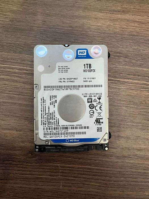 Жёсткие диски HITACHI 2тб (3.5), и wd blue 1 тб (2.5).