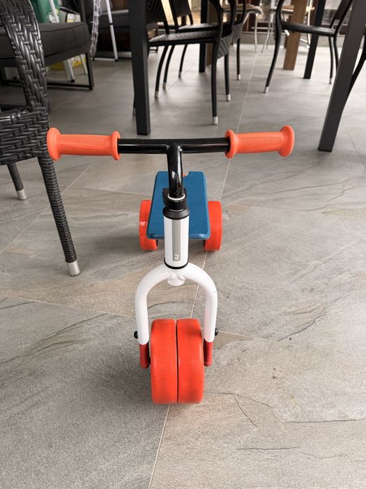 Bicicleta tricicleta pentru copii aproape noua,fara urme de uzura