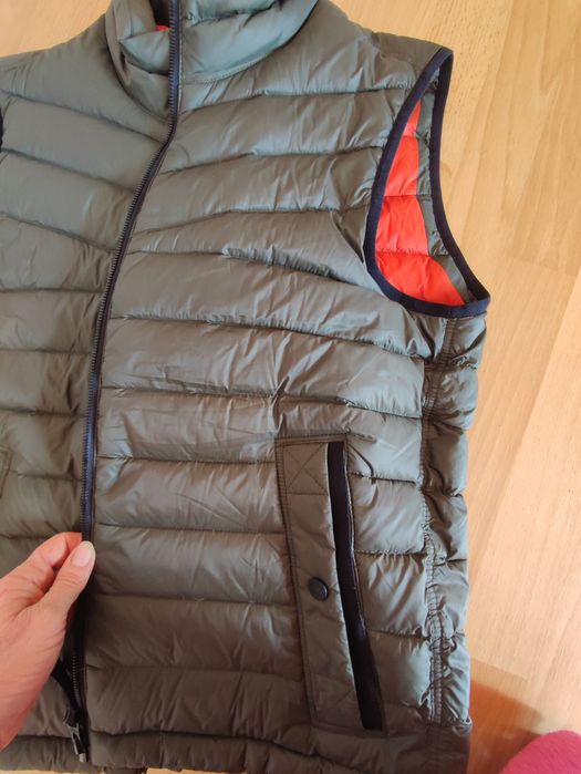 Елек Hugo boss размер 50 с пух обличан веднъж