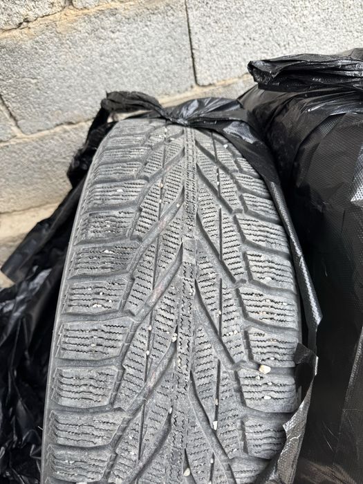 Продам шины размер 235/65/17 б/у