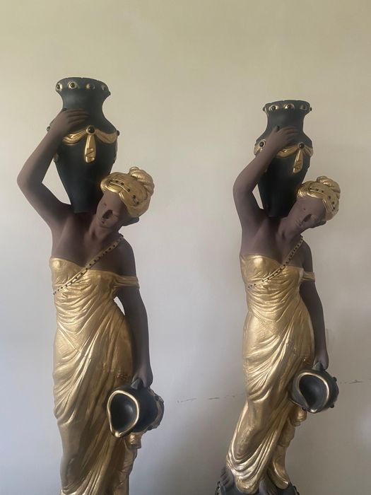 Статуя стауэтка девушка с кувшином