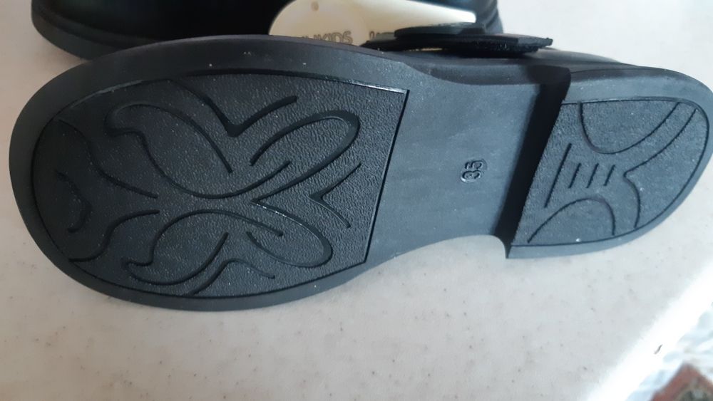 Детские туфли черные