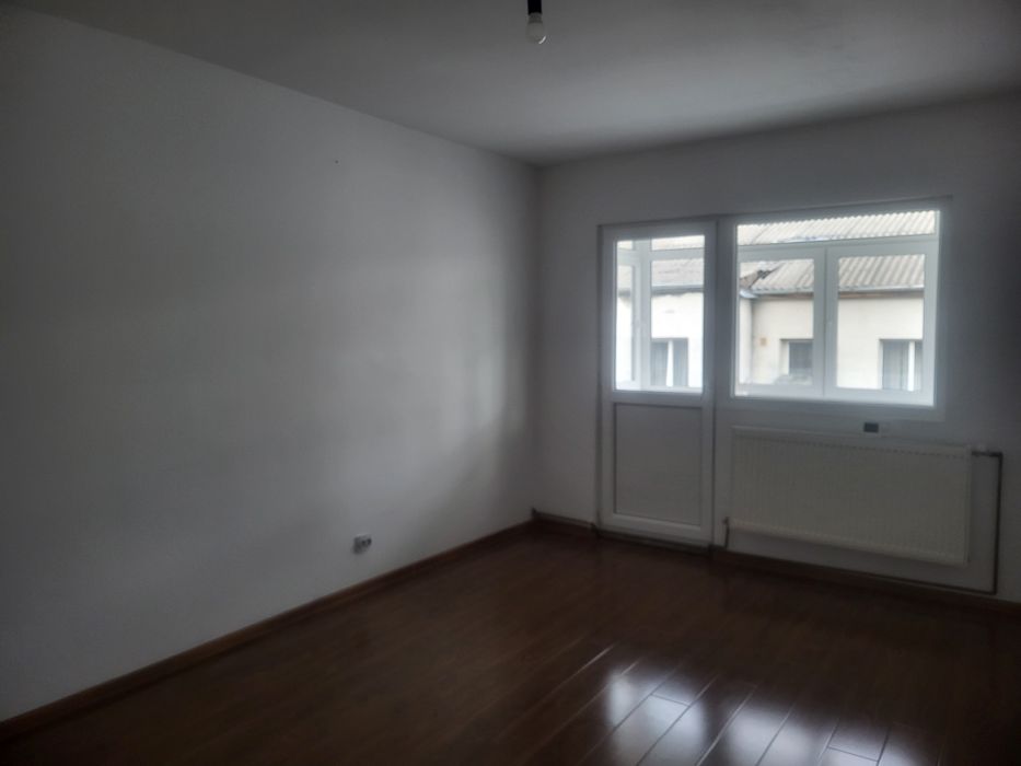 Apartament 2 cam, nemobilat, Carpați – disponibil imediat, termen lung