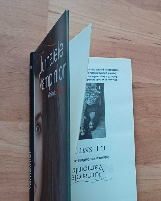 Jurnalele Vampirilor (8 volume - 4 cartonate) + bonus Cercul secret