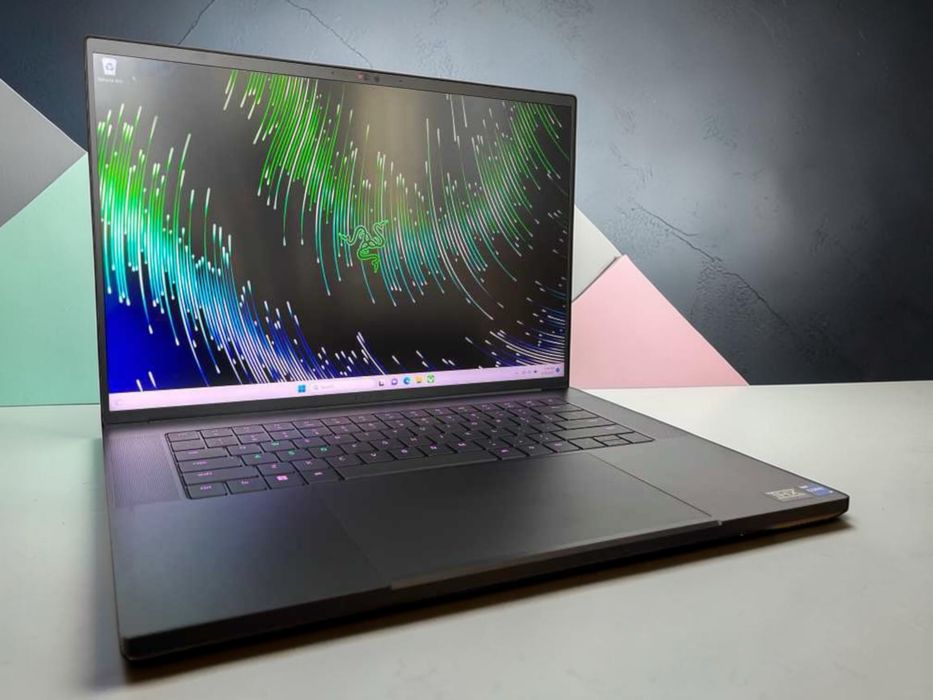 Razer Blade 16" FHD+ 240Hz Core i9-13950H 32GB DDR5 1TB NVMe RTX 4090 16GB