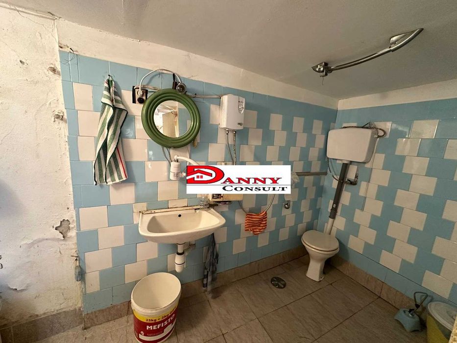 Къща с двор в с. Върбовка